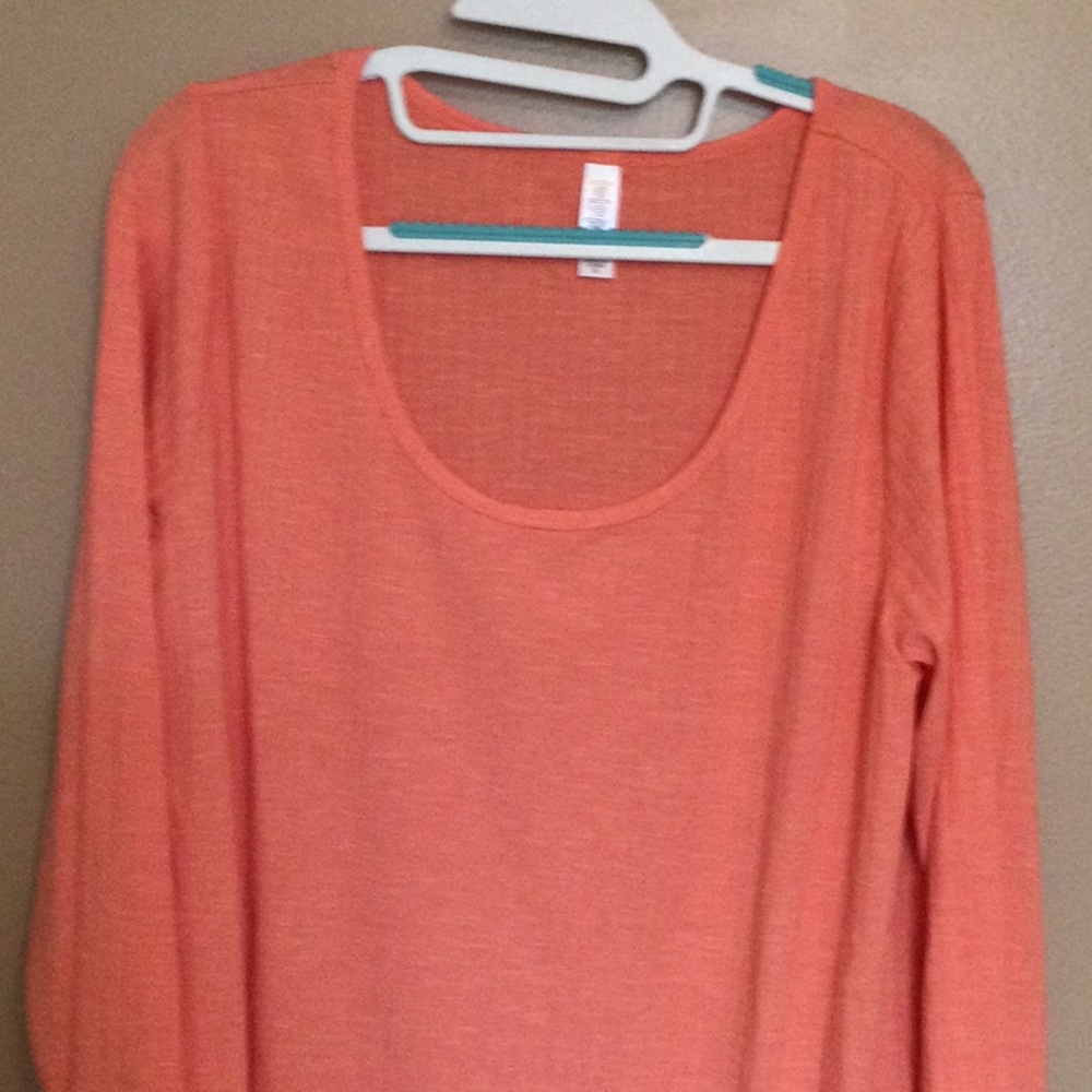 New with Tags Lularoe Lynnae Shirt, size XL. Dark Peach color